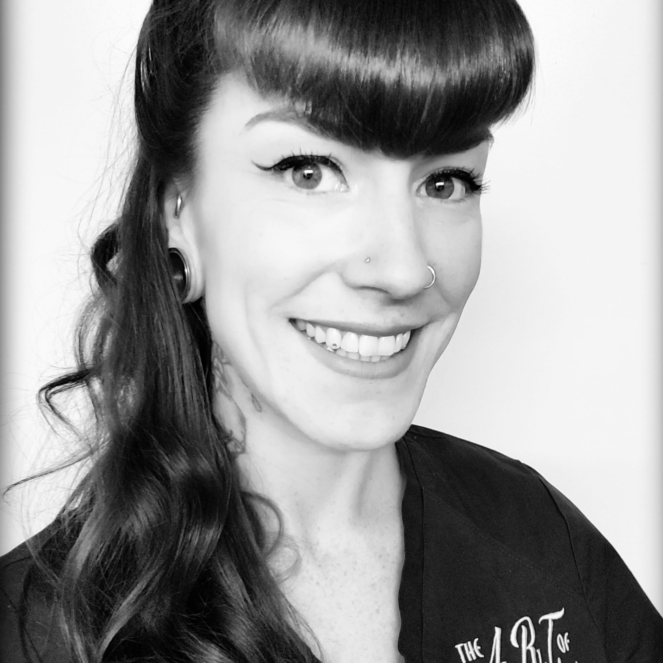 Headshot - Alana (1)